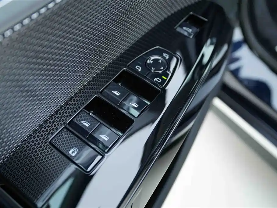 BMW 7 Series 2023 740Li Leading M Sports Package купить на сайте DeffCars