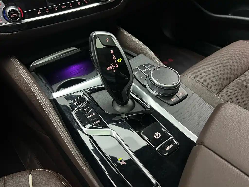 BMW 5 Series 2021 530Li Leading M Sports Package купить на сайте DeffCars