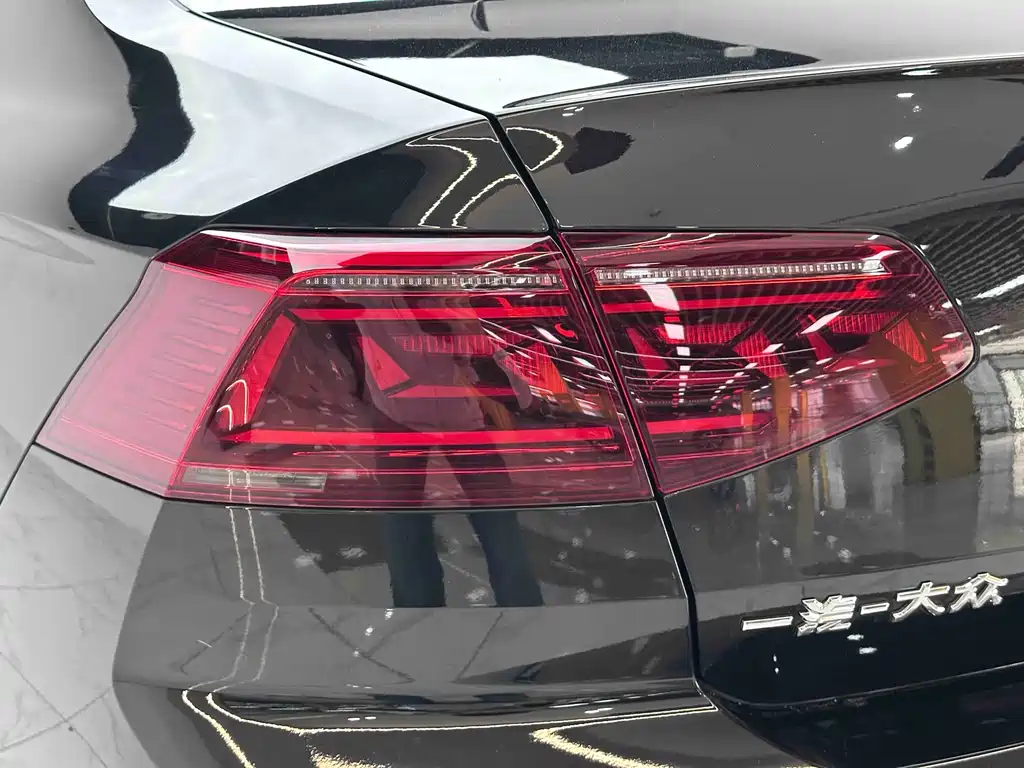 Magotan 2025 model facelift public model 330TSI DSG luxury model купить на сайте DeffCars