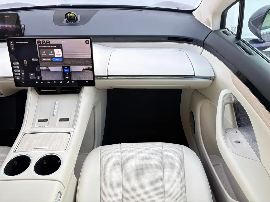 Zhijie R7 2025 extended range 331km Ultra купить на сайте DeffCars