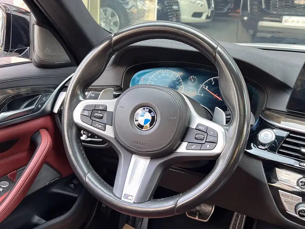 BMW 5 Series 2019 530Li Exclusive M Sports Package купить на сайте DeffCars