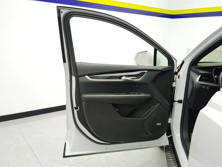 Cadillac XT5 2022 2.0T two-wheel drive luxury model купить на сайте DeffCars