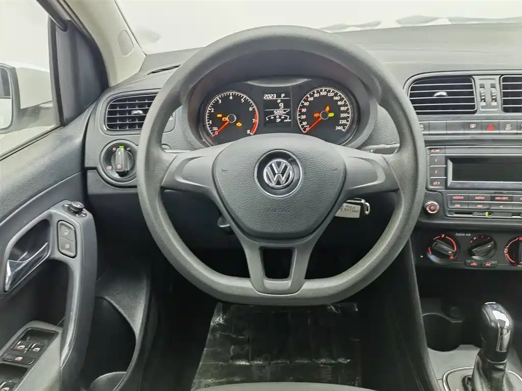 Polo 2018 1.5L automatic safe driving model купить на сайте DeffCars