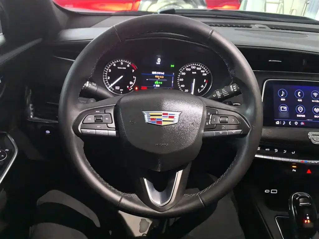 Cadillac XT4 2022 28T two-wheel drive fashion model купить на сайте DeffCars