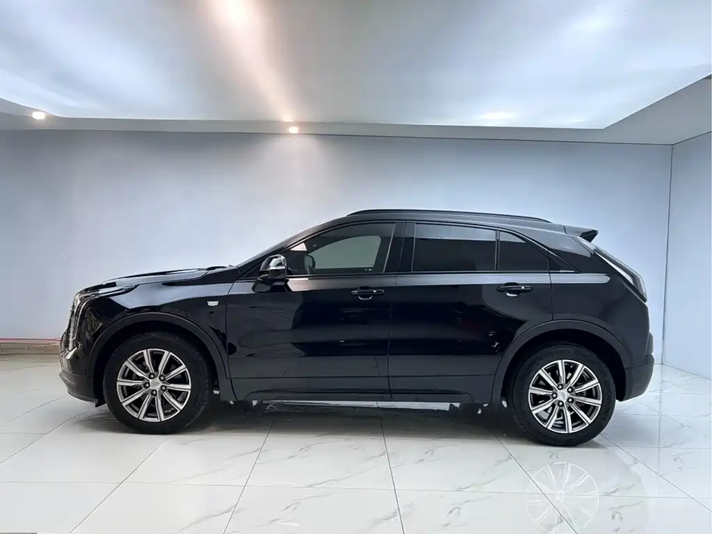 Cadillac XT4 2018 28T two-wheel drive luxury sports model купить на сайте DeffCars