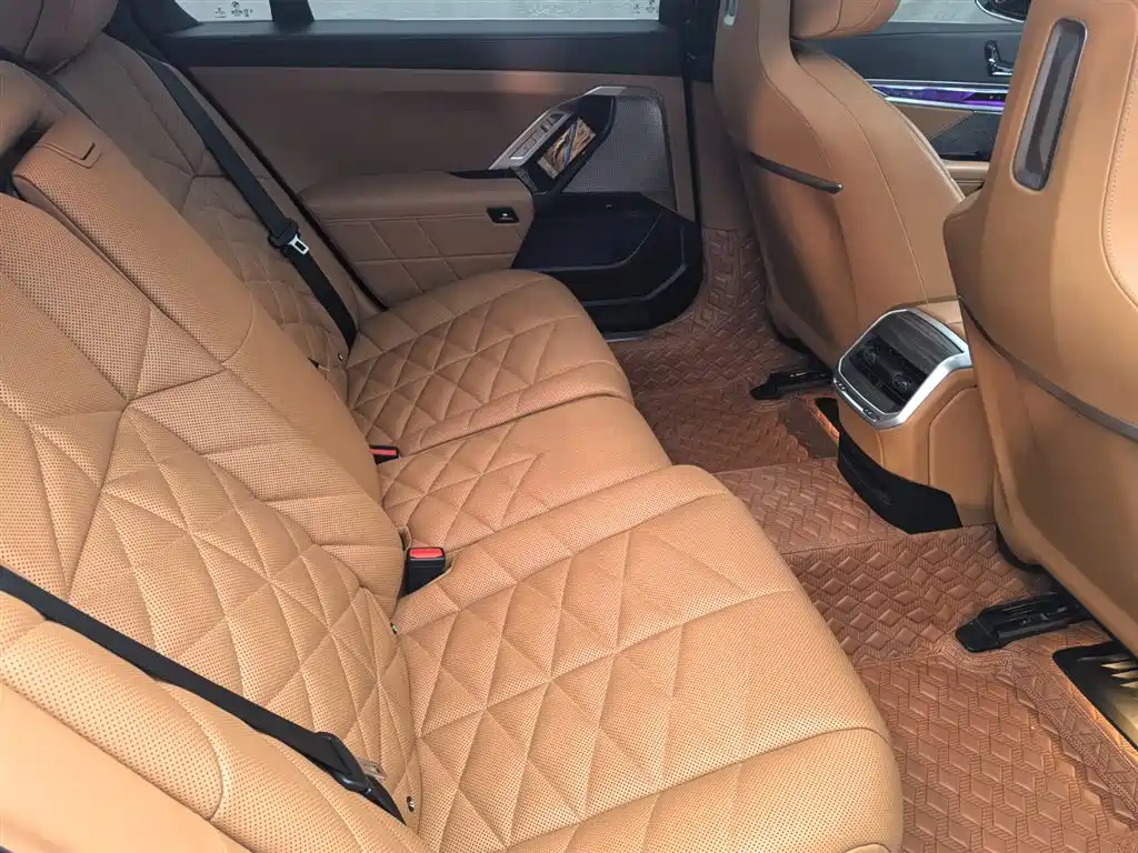 BMW 7 Series 2023 735Li Luxury Package купить на сайте DeffCars
