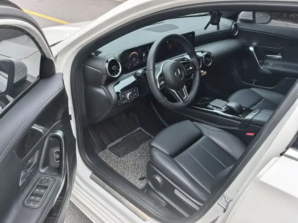 Mercedes-Benz A-Class 2023 A 200 L Dynamic купить на сайте DeffCars
