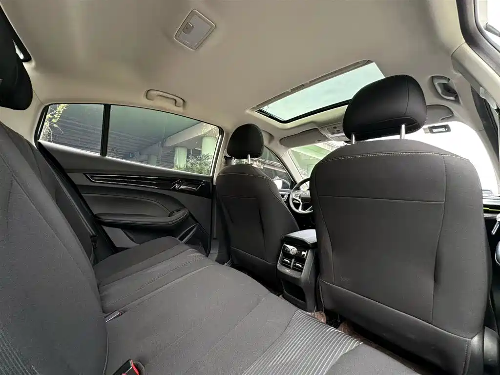 Roewe i5 2021 1.5L CVT Platinum Edition купить на сайте DeffCars