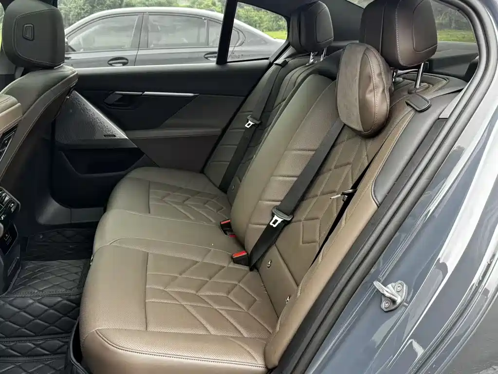 BMW 5 Series 2024 525Li M Sports Package купить на сайте DeffCars