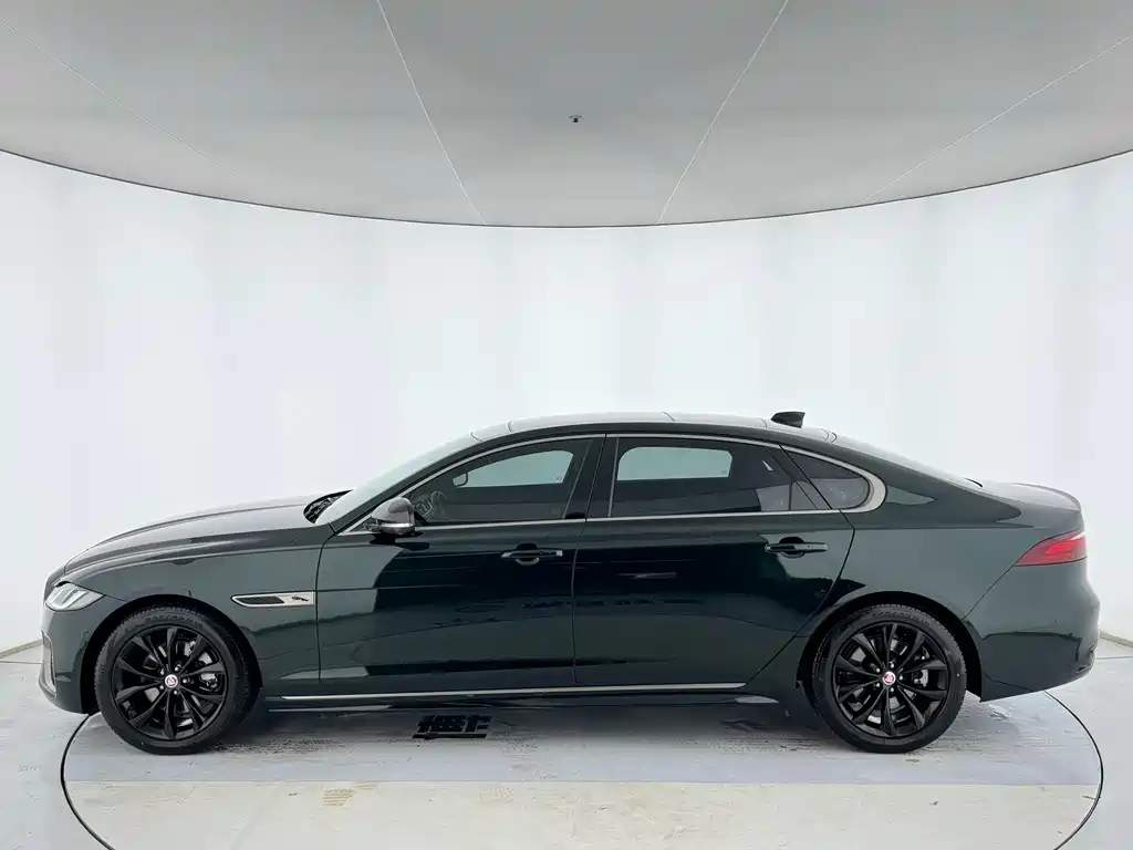 Jaguar XFL 2023 XFL 2.0T P250 two-wheel drive elite sports gold version купить на сайте DeffCars