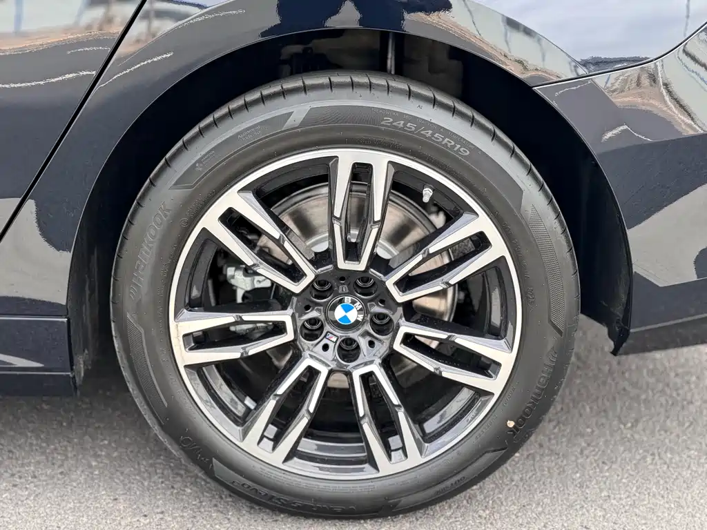 BMW 5 Series 2025 530Li Leading M Sports Package купить на сайте DeffCars