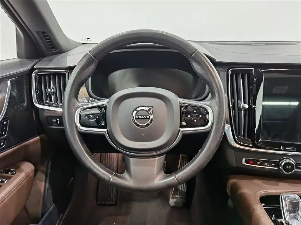 Volvo S90 2021 B5 Zhiyuan Luxury Edition купить на сайте DeffCars