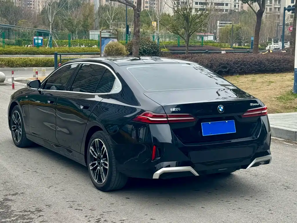 BMW 5 Series 2024 525Li M Sports Package купить на сайте DeffCars