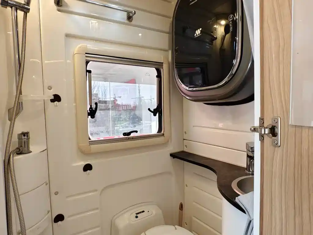 Iveco Wolfson 2021 3.0T automatic Chaorui long-axis short-hanging high-top side sliding door F1C купить на сайте DeffCars