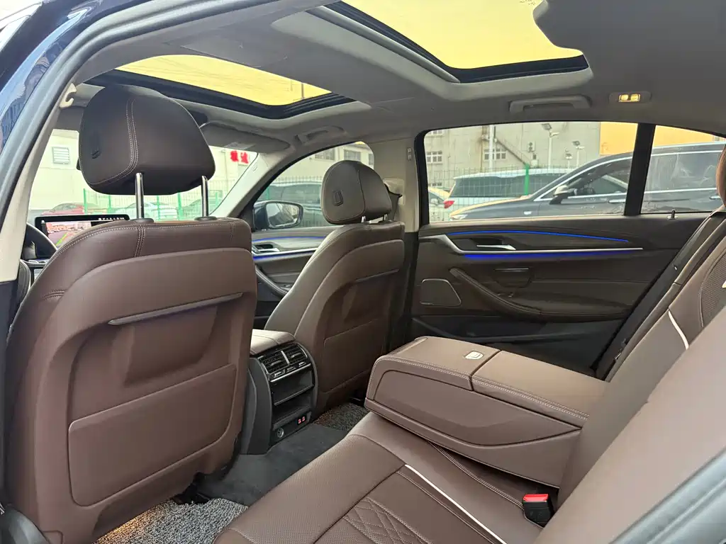 BMW 5 Series 2022 530Li Leading Luxury Package купить на сайте DeffCars