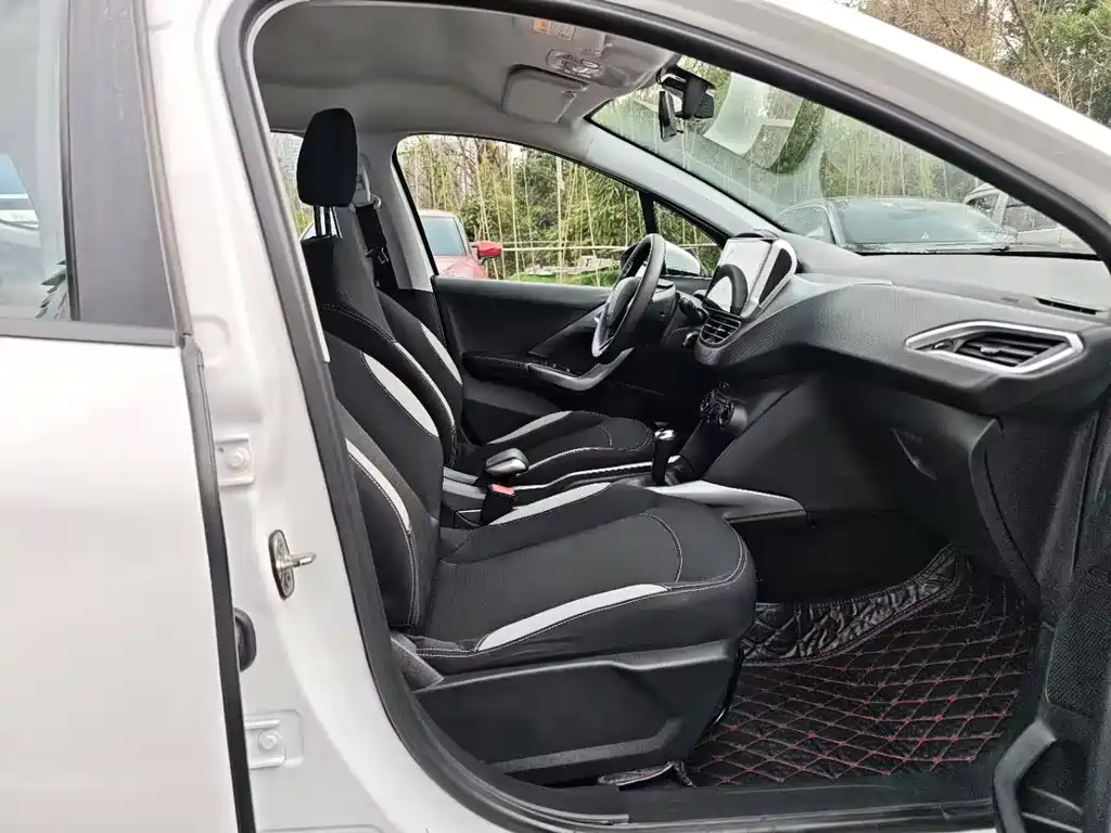 Peugeot 2008 2018 1.6L automatic trendy version купить на сайте DeffCars