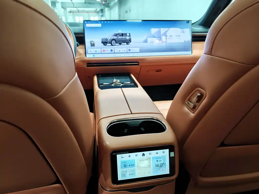 Lynk & Co 900 2025 1.5T Ultra 6-seater купить на сайте DeffCars