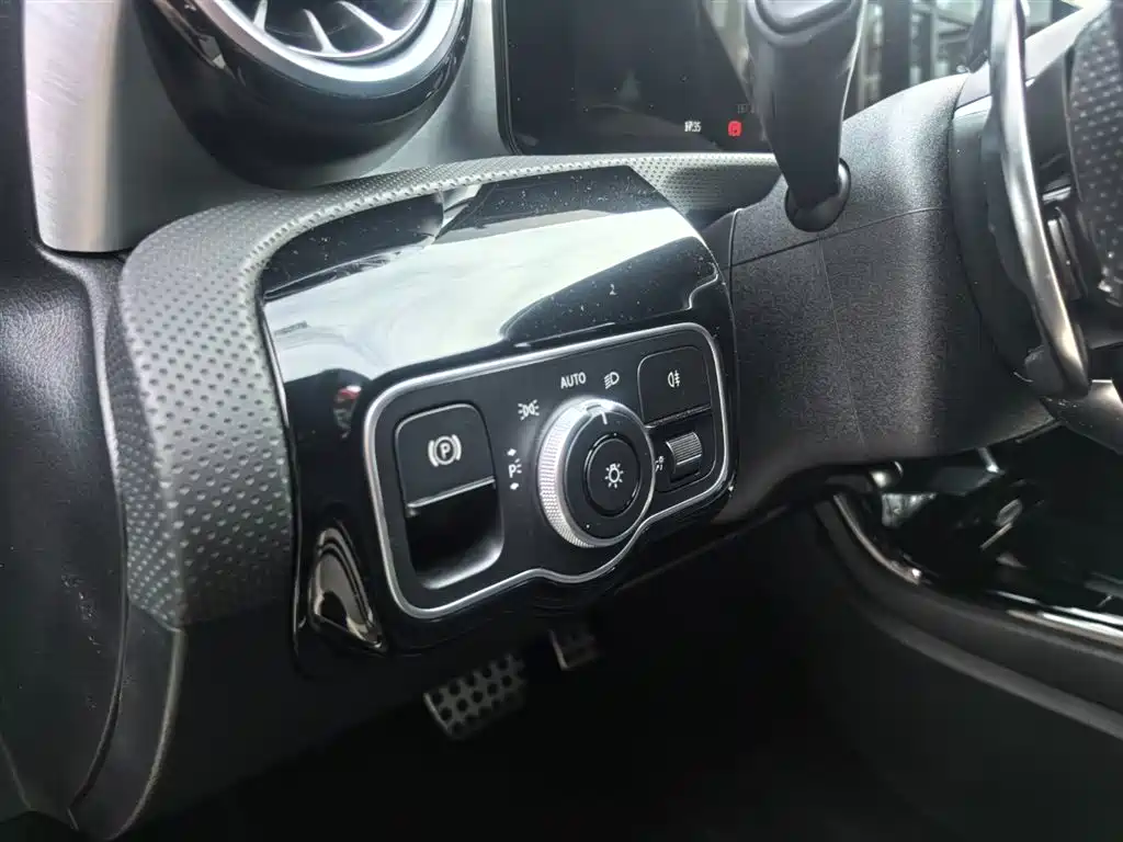 Mercedes-Benz A-Class AMG 2025 AMG A 35 L 4MATIC купить на сайте DeffCars