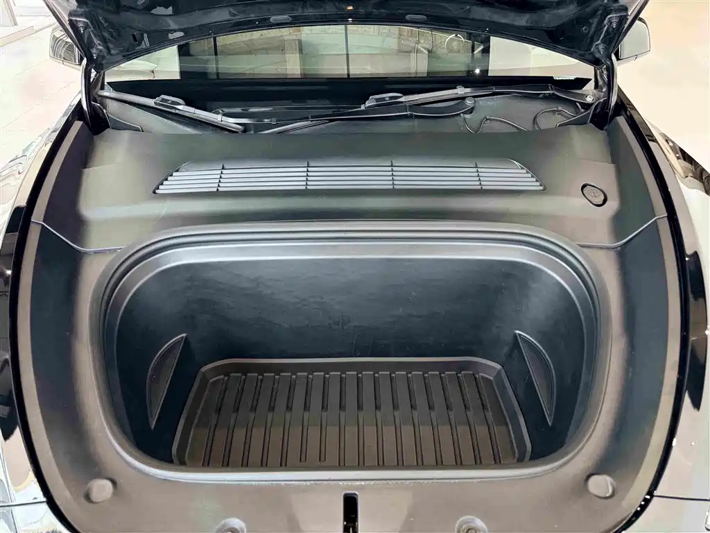 Model Y 2023 rear-wheel drive version купить на сайте DeffCars