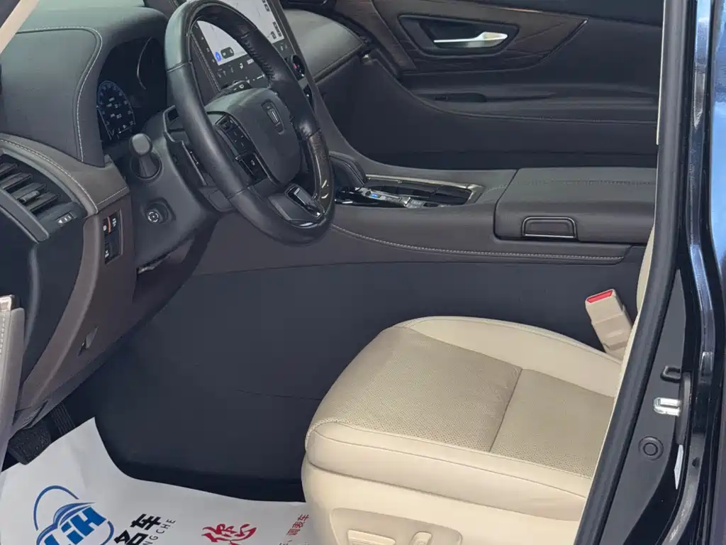 Wilfa 2024 Crown Dual Engine 2.5L Supreme Executive Edition купить на сайте DeffCars