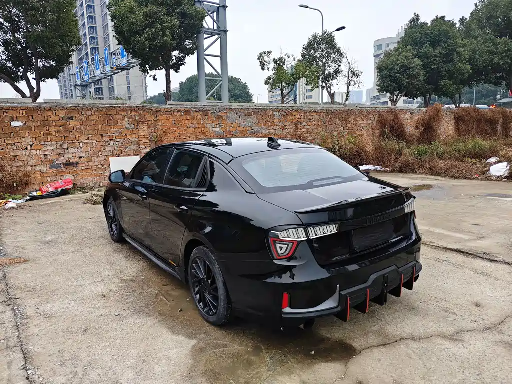 Lynk & Co 03 2020 1.5TD DCT Powerful Edition купить на сайте DeffCars