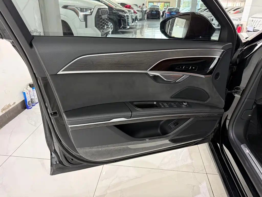 Audi A8 2023 A8L 50 TFSI quattro Premium Selection купить на сайте DeffCars