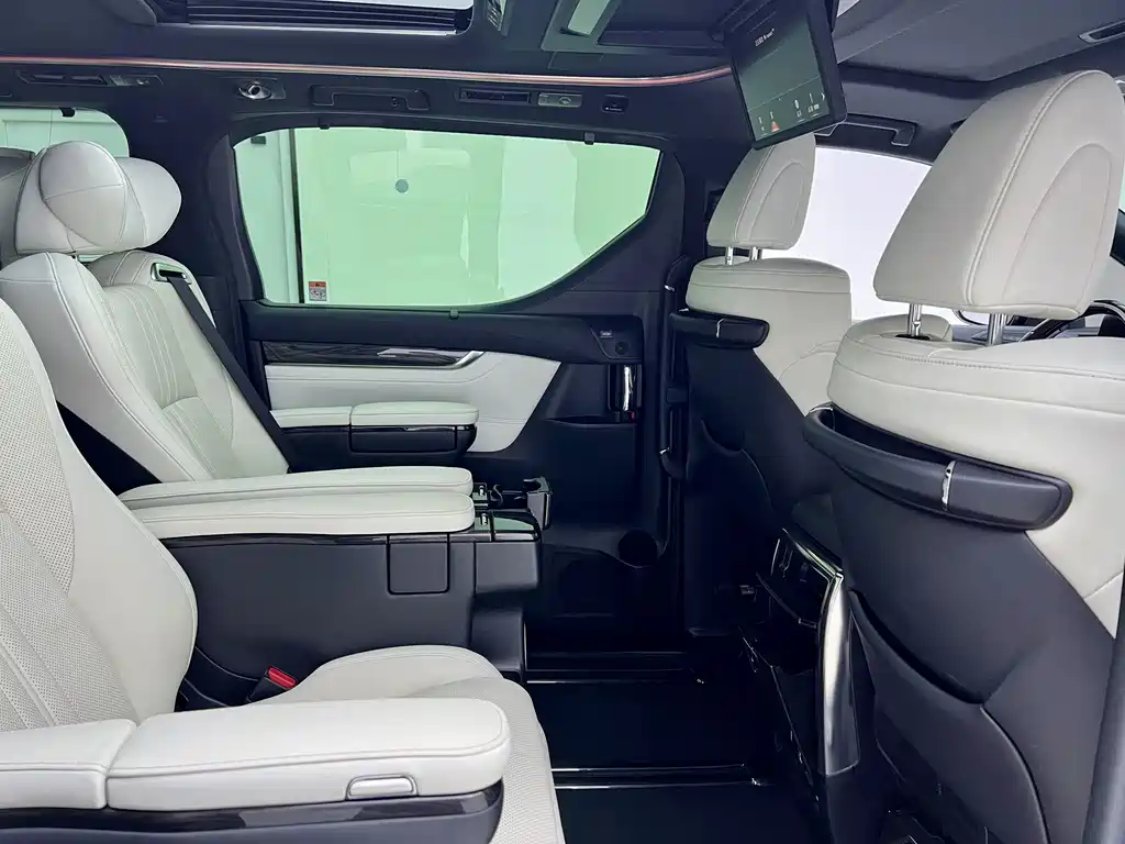 Lexus LM 2020 300h seven-seater elegant version купить на сайте DeffCars