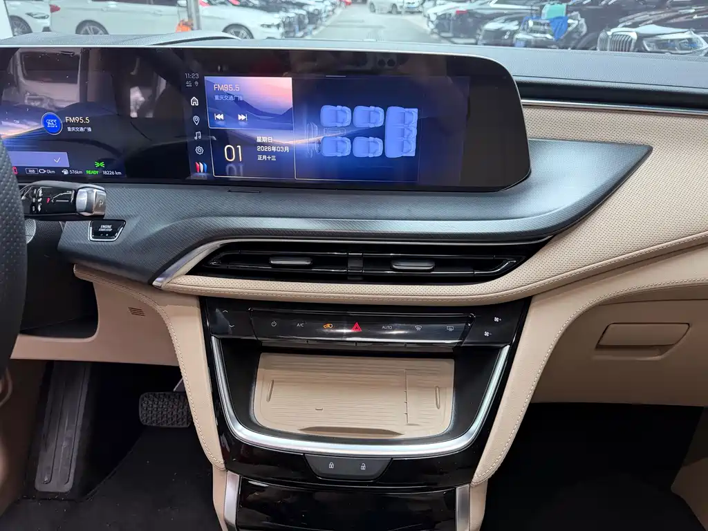 Buick GL8 New Energy 2025 Lu Shang Exclusive Edition 7 Seats купить на сайте DeffCars