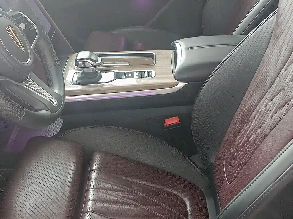 Hongqi HS7 2023 2.0T automatic four-wheel drive flag collar version, six seats купить на сайте DeffCars