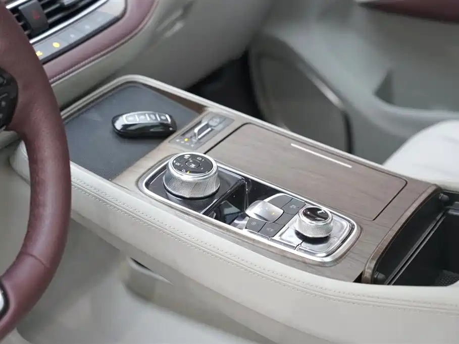 Lingyu 2023 EcoBoost 225 collar type 7 seats (2/2/3) купить на сайте DeffCars