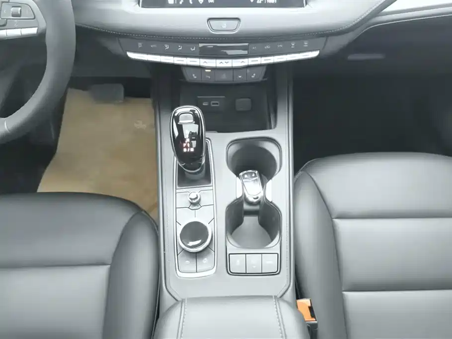 Cadillac XT4 2023 28T two-wheel drive luxury model купить на сайте DeffCars