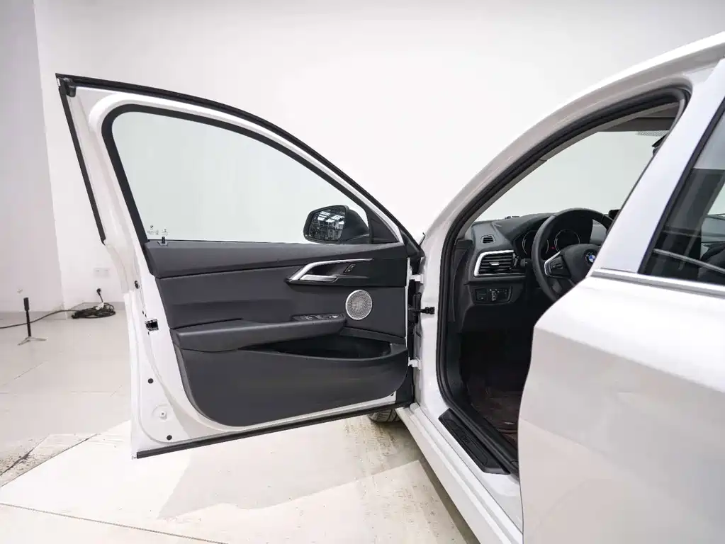 BMW 1 Series 2023 120i M Sports Edition купить на сайте DeffCars