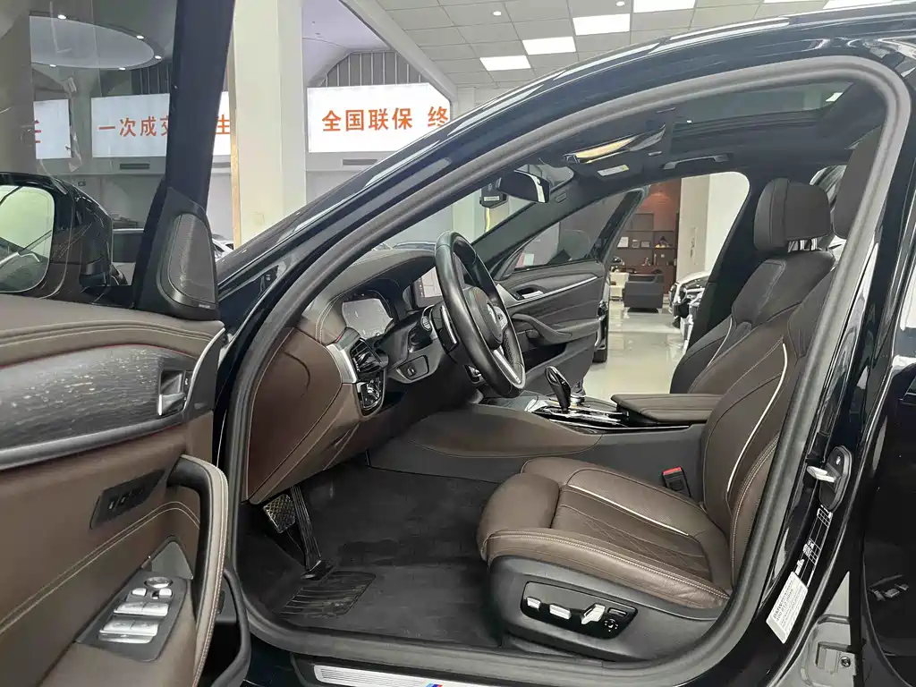 BMW 5 Series 2022 Facelift Three 530Li Exclusive M Sports Package купить на сайте DeffCars