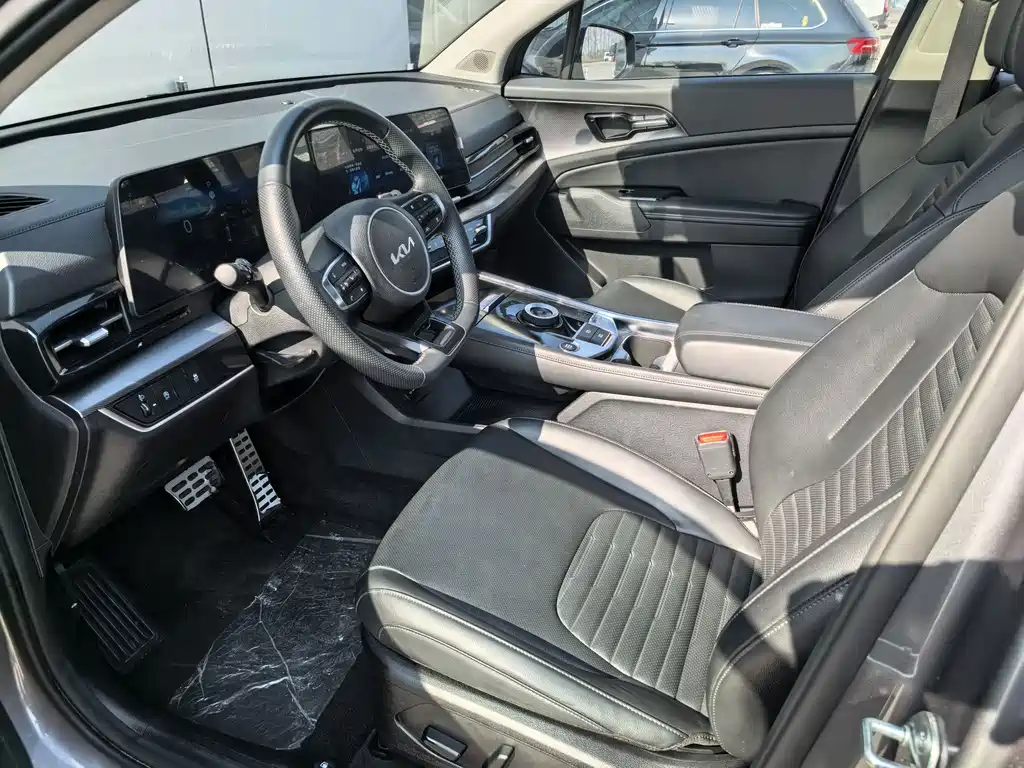 Lion Expands the World 2025 2.0T Two-wheel Drive Premium Edition купить на сайте DeffCars