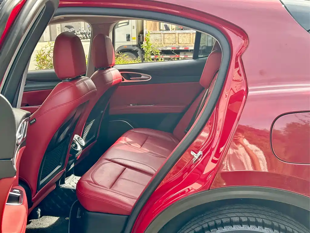 Stelvio 2017 2.0T 280HP Deluxe Edition купить на сайте DeffCars