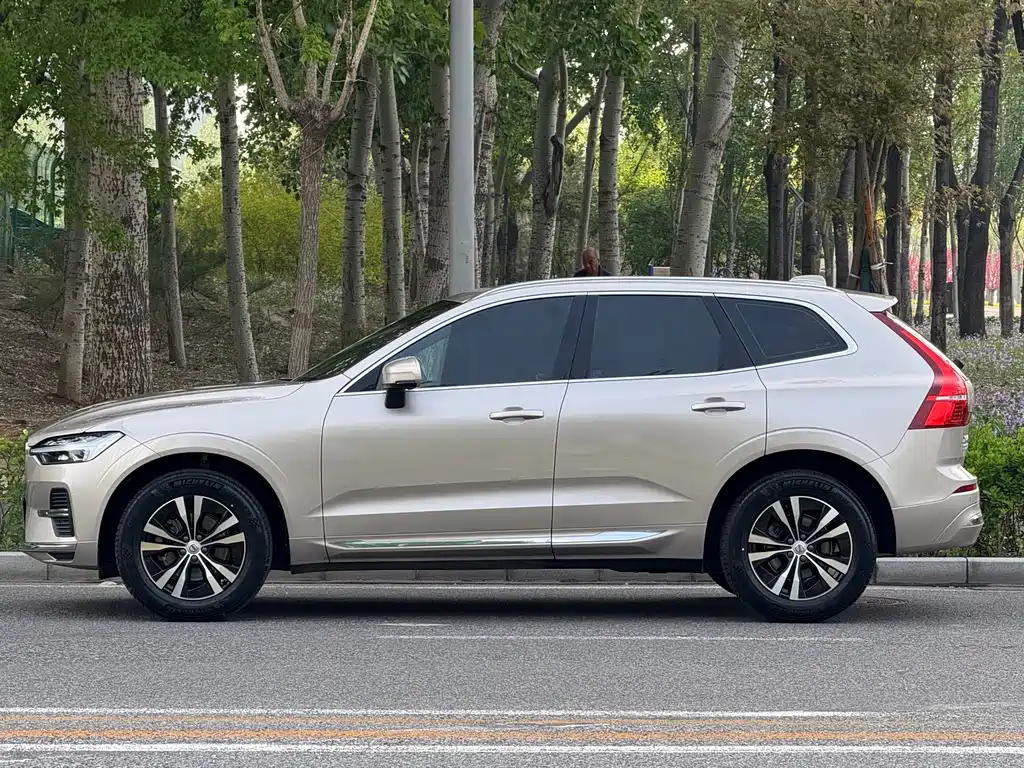 Volvo XC60 2024 B5 four-wheel drive Zhiyi Luxury Edition купить на сайте DeffCars
