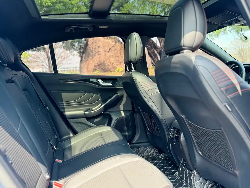 Focus 2021 Hatchback EcoBoost 180 Automatic ST Line купить на сайте DeffCars