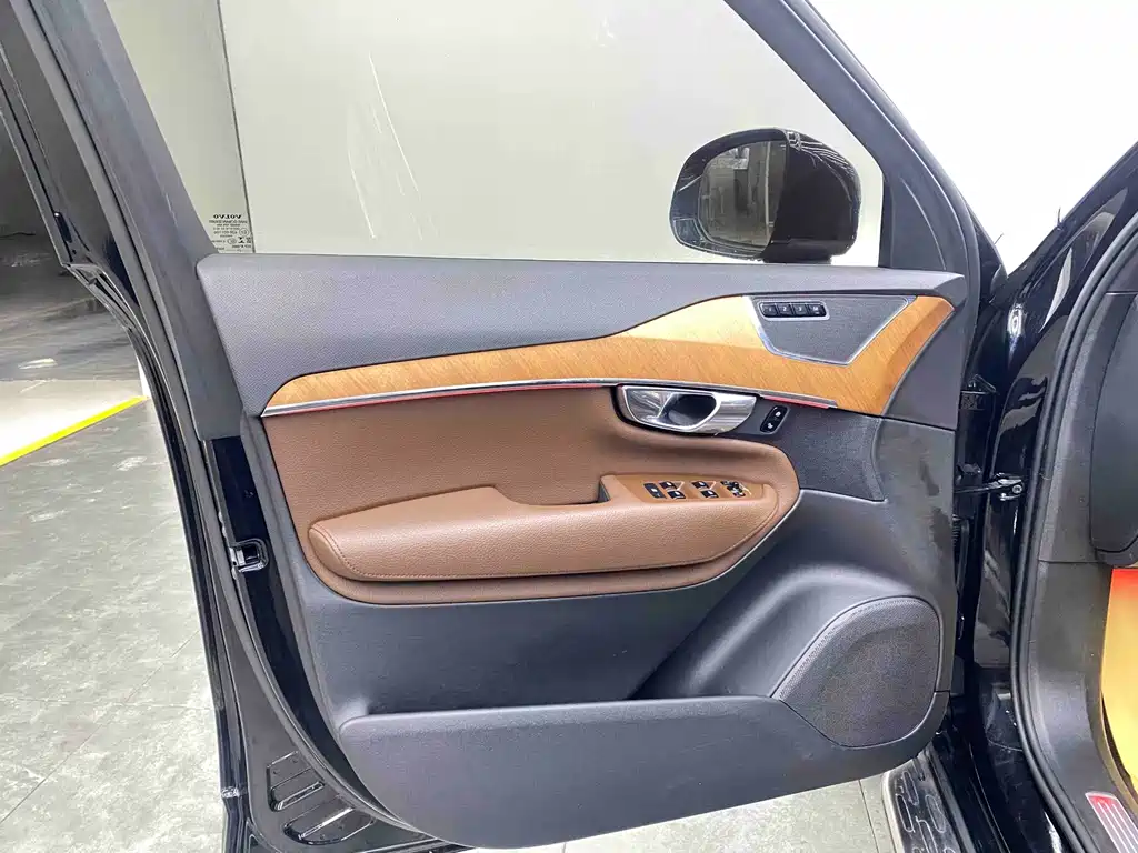 Volvo XC90 2022 B6 Zhiyi Luxury Edition 7 seats купить на сайте DeffCars