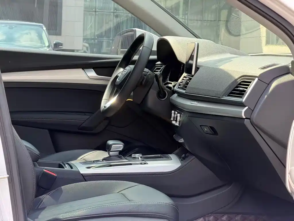 Audi Q5L 2020 40 TFSI enjoys fashionable style купить на сайте DeffCars