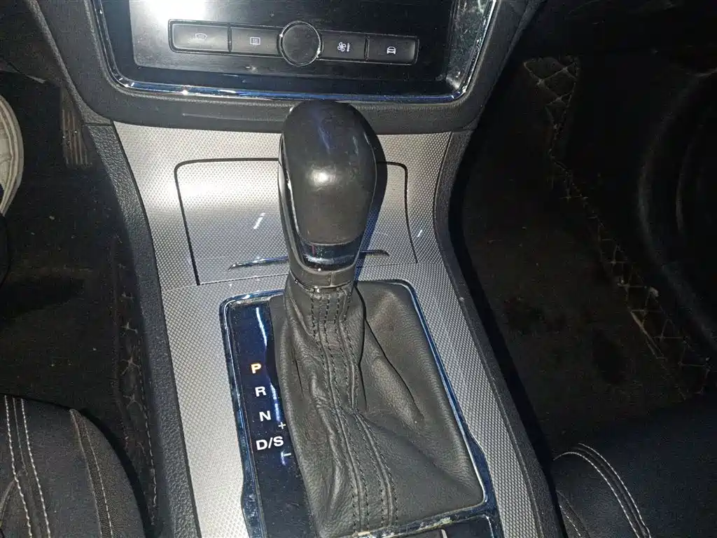 Roewe RX5 2020 20T automatic 4G interconnection surpasses the flagship version купить на сайте DeffCars