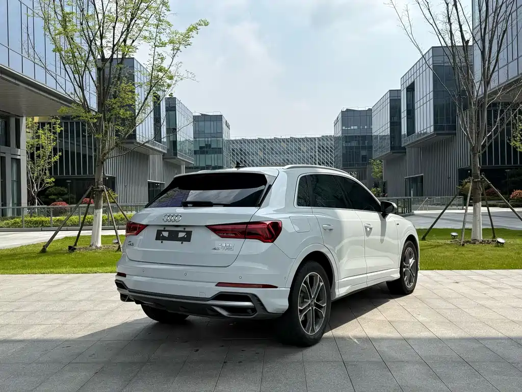 Audi Q3 2021 40 TFSI Fashionable and Dynamic купить на сайте DeffCars