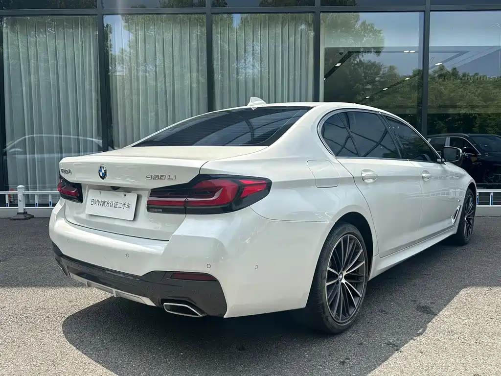 BMW 5 Series 2022 530Li Leading M Sports Package купить на сайте DeffCars