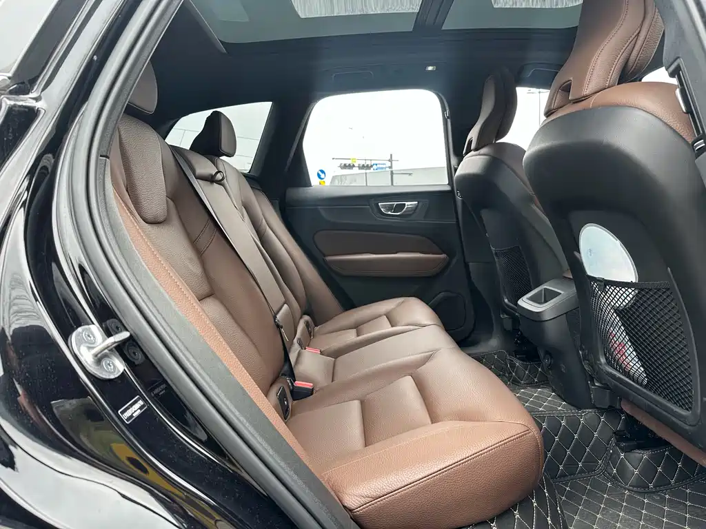 Volvo XC60 2025 B5 four-wheel drive Zhiyuan luxury version купить на сайте DeffCars