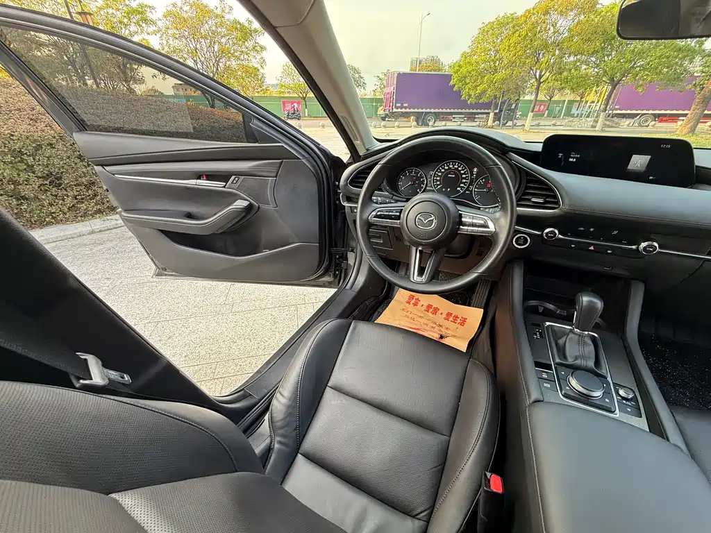 Mazda3 Angkesela 2023 2.0L Automatic Premium Edition купить на сайте DeffCars