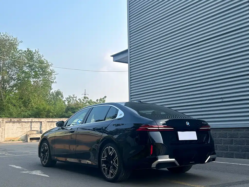 BMW 5 Series 2025 530Li Exclusive M Sports Package купить на сайте DeffCars