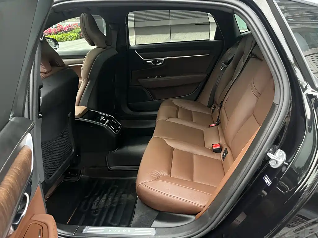 Volvo S90 2022 B5 Zhiyuan Luxury Edition купить на сайте DeffCars