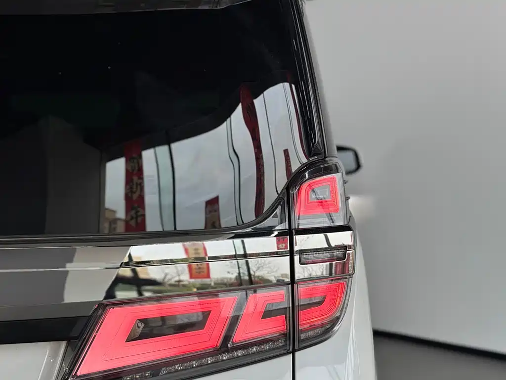 Wilfa 2021 Crown Dual Engine 2.5L HV Premium Edition купить на сайте DeffCars