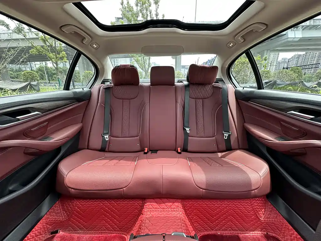 BMW 5 Series New Energy 2021 535Le Deluxe Package купить на сайте DeffCars
