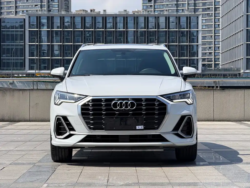 Audi Q3 2022 40 TFSI Fashionable and Dynamic купить на сайте DeffCars