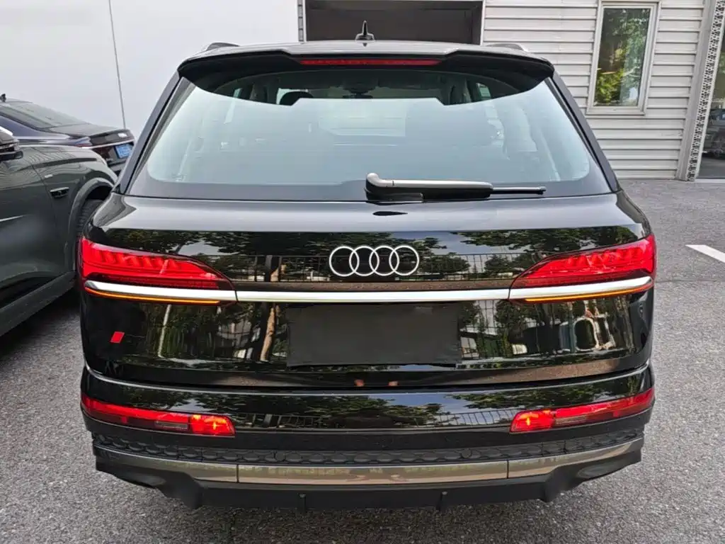 Audi Q7 2025 55 TFSI quattro S line sports купить на сайте DeffCars